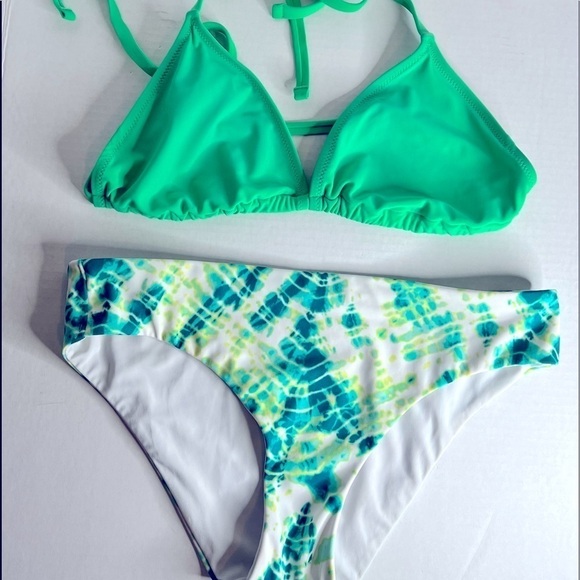 Victoria’s Secret Bikini Size Medium Swimsuit Bathing Suit Green White - Picture 1 of 8